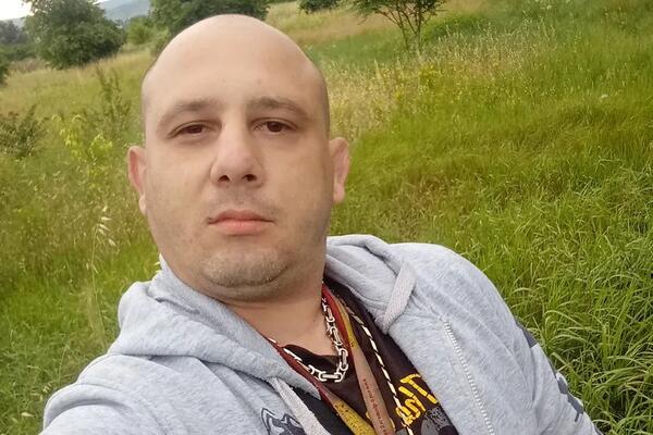 "Nemoj da ga biješ, ubij ga, po slabinama pa u glavu": Ovo je osumnjičeni za ubistvo u psihijatrijskoj bolnici