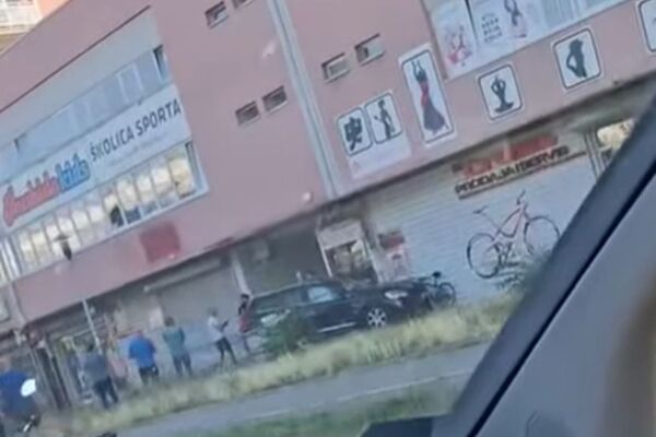 Neverovatna nesreća na Novom Beogradu: Terenac naleteo na dve žene, jednu bacio na krov, pa se zabio u zgradu!