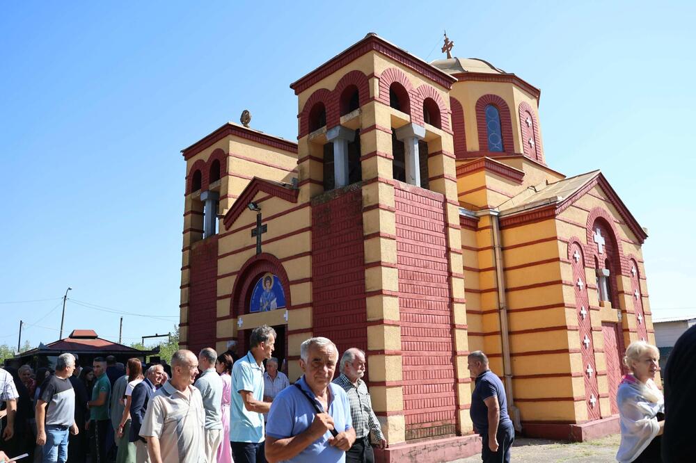 Celo selo kod Čačka sjatilo se ispod jednog hrasta da obeleži sveca zaštitnika: Ovako se čuvaju običaji i tradicija