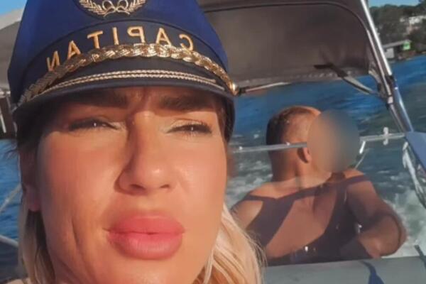 ŠTA OVO SADA RADI JOVANA JEREMIĆ? Uhvaćena na JAHTI sa MISTERIOZNIM MUŠKARCEM, vidi se KAKO... (FOTO)