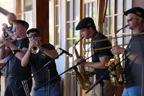 Mladi Slovenci u Guči napravili pravi show pa kažu - kod nas se svira klasičnije, a ovde iz srca i duše (FOTO)
