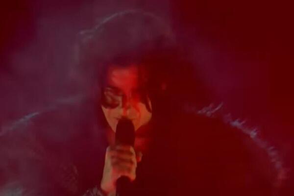 Poznati pevač otkrio detalje odnosa sa muškarcem! Evo ko je misteriozni momak sa kojim je čak 2 godine u vezi!