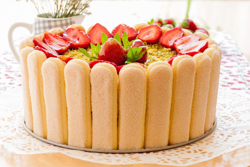 Slatka, kremasta i ne peče se: Najbolja torta sa jagodama, nema šanse da pojedete samo jedno parče, a uspeva svima