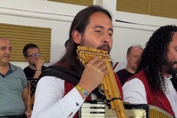 Kolumbijac zapevao "Makedonsko devojče", ceo Balkan se naježio: Janko obukao narodnu nošnju, pa... (VIDEO)