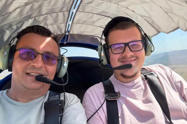 Ovo je trenutak pada aviona u kojem su poginuli Vlada i njegovi imenjak: Plamen progutao letelicu u sekundi (VIDEO)