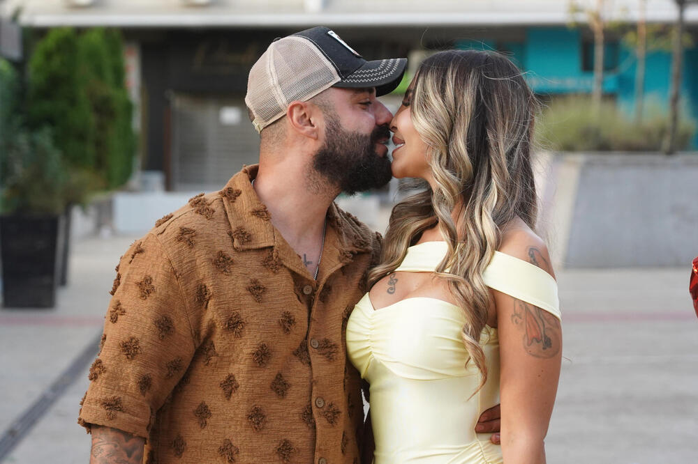 BEZ CENZURE! ISPLIVALE INTIME PREPISKE I SLIKE ANELI I ASMINA! Luki, a ni Staniji neće biti dobro kad vide