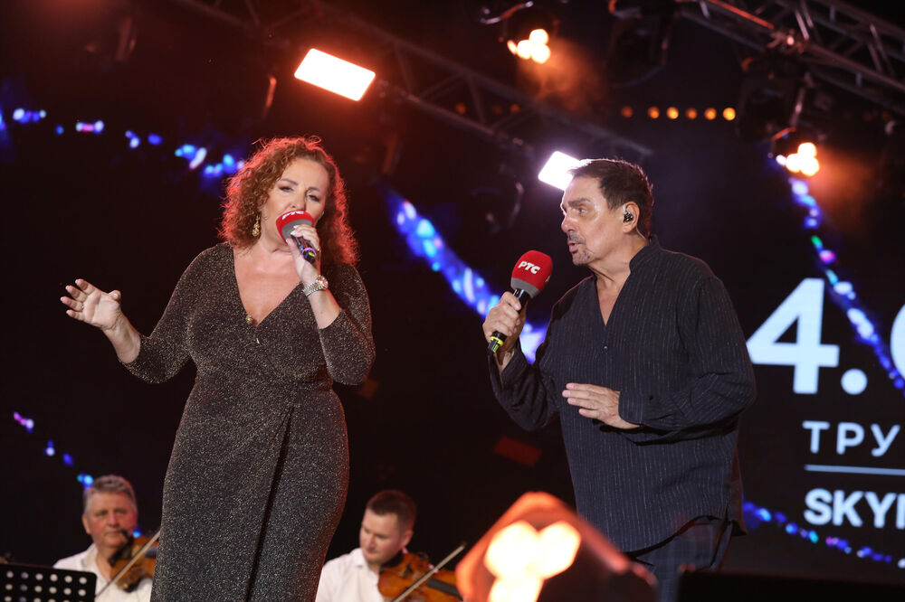 Paparaco ga je uhvatio pre nastupa