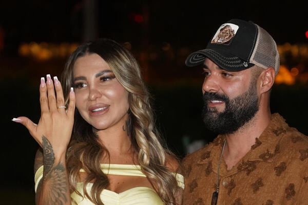 Cela zemlja bruji o njenoj veridbi, a sada se oglasila i Aneli Ahmić: Ne krije sreću, evo šta je poručila svima