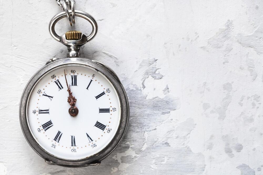 Večeras prelazimo na zimsko računanje vremena: Evo kako će to uticati na naš organizam i pospanost, a tek deca...