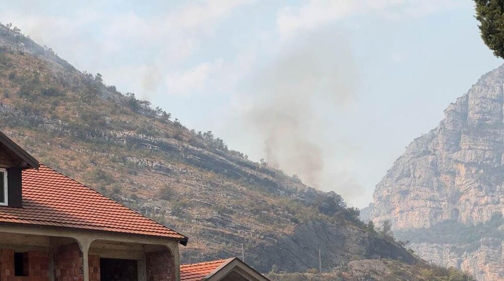 Požar v Piperih povzročilo samozapaljenje električnih vodnikov