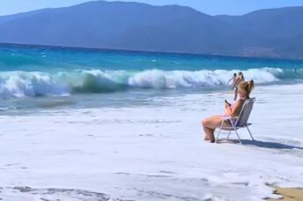 SRPKINJA OBJAVILA NEVEROVATAN VIDEO IZ ASPROVALTE! Ogroman TALAS ide ka njoj, a njen potez je totalni HIT! (VIDEO)