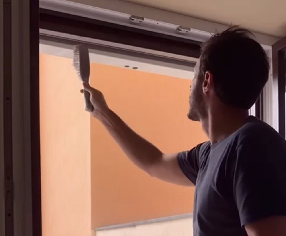 Svi ih držimo na prozoru, a tako privlačimo muve i komarce u kuću: Zbog 1 navike u junu, uništavamo sebe
