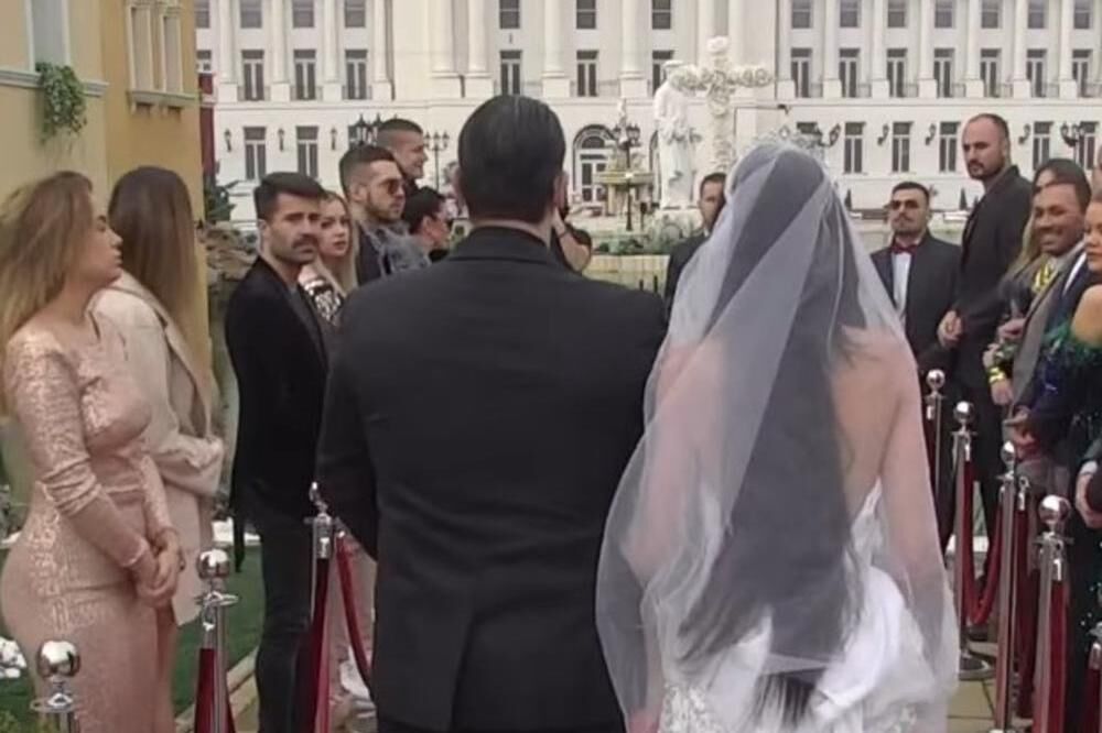 SKANDAL NA SVADBI U BEOGRADU: Ljudi se zabavljali do jutra, a kad su krenuli kući dočekala ih NEVIĐENA NEPRIJATNOST