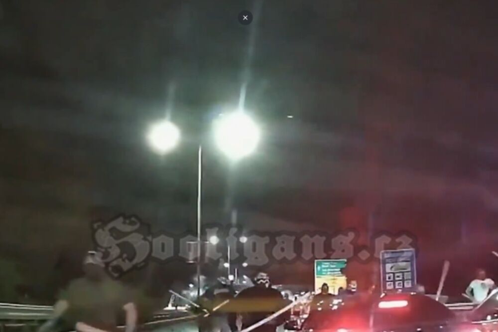 Isplivao jeziv snimak: Pogledajte kako su navijači Zvezde napali Poljake na autoputu! (VIDEO)