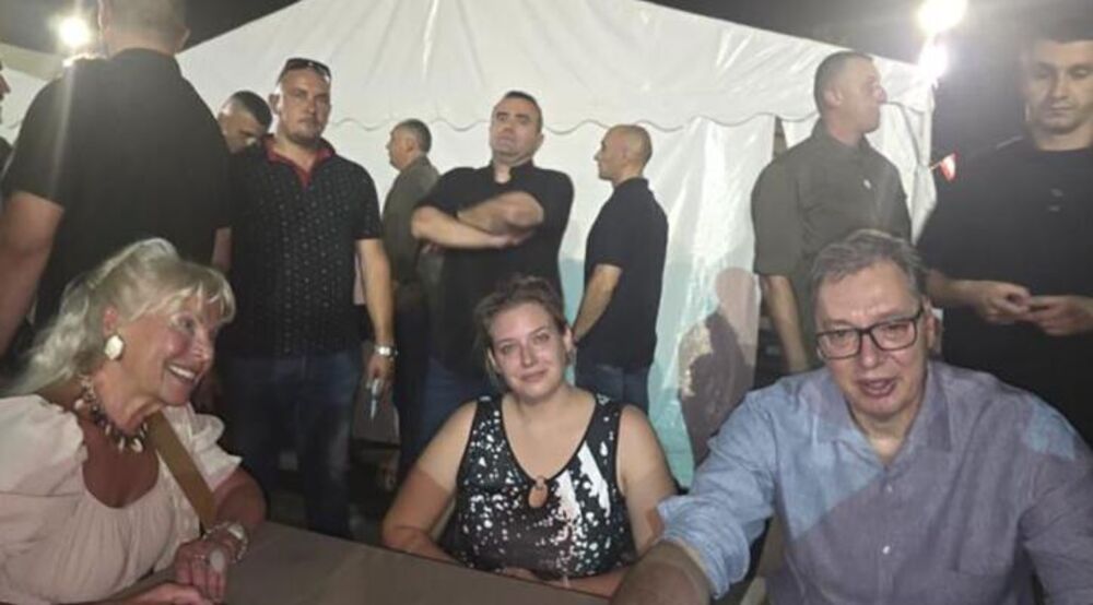 Predsednik Vučić peške stigao u Pionirski park: ''Ja sam ispred Skupštine Srbije, na ivici Ćacilenda"