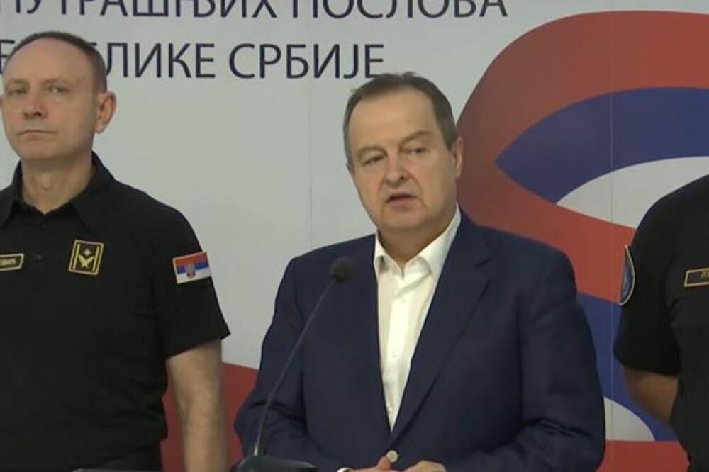 Oglasio se Dačić o sinoćnim nemirima na ulicama: "Povređeno 27 policijskih službenika, najteže bilo u Novom Sadu"!