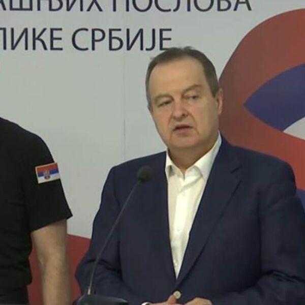 Oglasio se Dačić o sinoćnim nemirima na ulicama: "Povređeno 27 policijskih službenika, najteže bilo u Novom Sadu"!