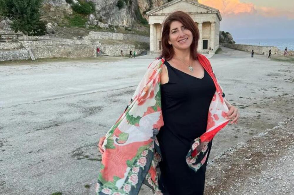 Napustila život u Los Anđelesu, pa zapucala za Albaniju! Ono što ju je dočekalo nije mogla ni da zamisli... (FOTO)