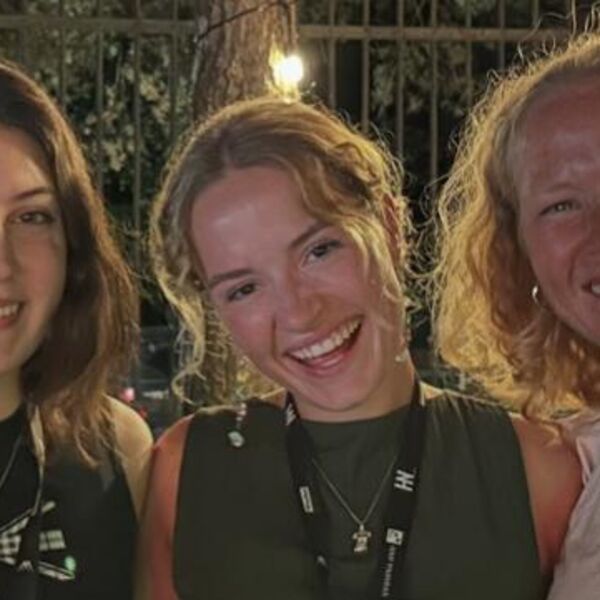 SNIMALA SE U INTIMNIM POZAMA SA SAMO 17 GODINA I STIGLA U SRBIJU: Kontroverzna "maloletnica" prešla 20, a sad...