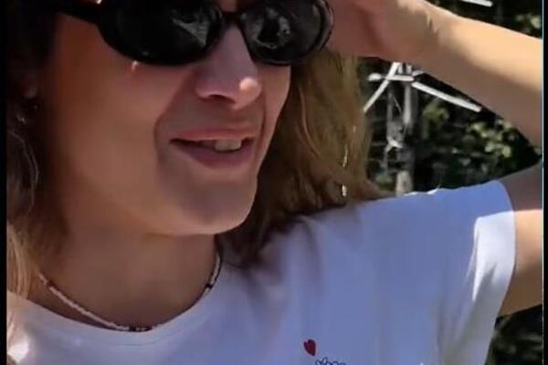 Nevena otišla u dom bake i deke koji nije posetila 14 godina: Zatekla je ruševine u kojima niko nije stanovao