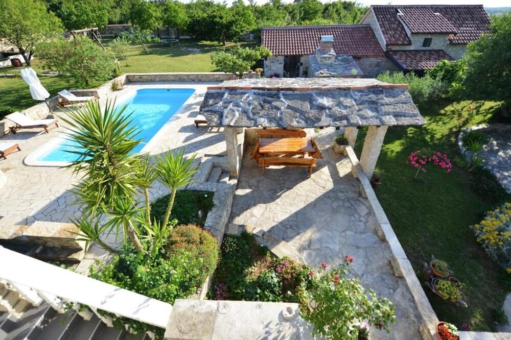 Radmanovići POTPUNO BESPLATNO nude svoju VILU NA JADRANU za letovanje! Nije šala, dobro ste čuli: Ima samo 1 uslov!