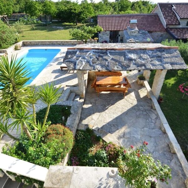 Radmanovići POTPUNO BESPLATNO nude svoju VILU NA JADRANU za letovanje! Nije šala, dobro ste čuli: Ima samo 1 uslov!