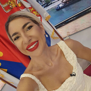 Srbima će pasti vilice kad budu videli jelku Jovane Jeremić: Džinovskog lava posebno okitila, ovo su svi primetili