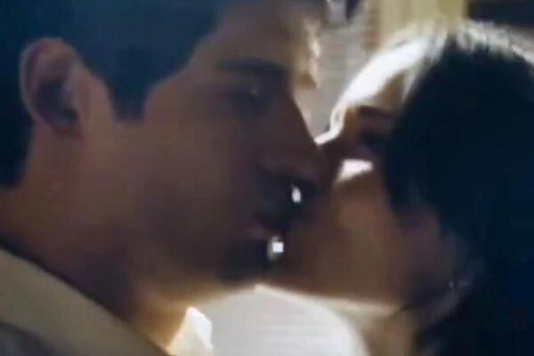 Ovaj snimak pregledan je 37.000 puta, ljudi u šoku: Zvezde "Supermena" nastavile da se ljube i nakon završenog seta