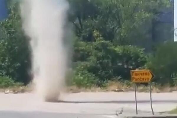 PAKLENJAK DOLAZI IZ KOVINA! Kao da je ZONA SUMRAKA - zastrašujući prizor uplašio narod, SVE JE VEĆI I VEĆI