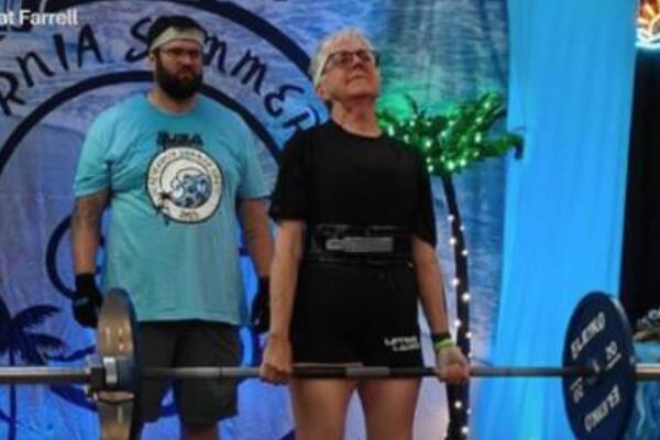 Od manastira do teretane: Časna sestra (72) ruši predrasude, podiže više kilograma nego što ima godina! (FOTO)