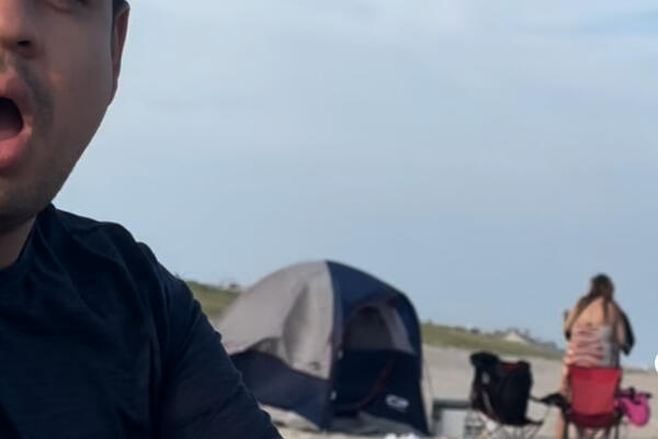 MAJKO MILA, DECO BEŽITE! Ljubavnici zaboravili na SVEDOKE, sve se trese - dečko na snimku uhvatio intimni čin