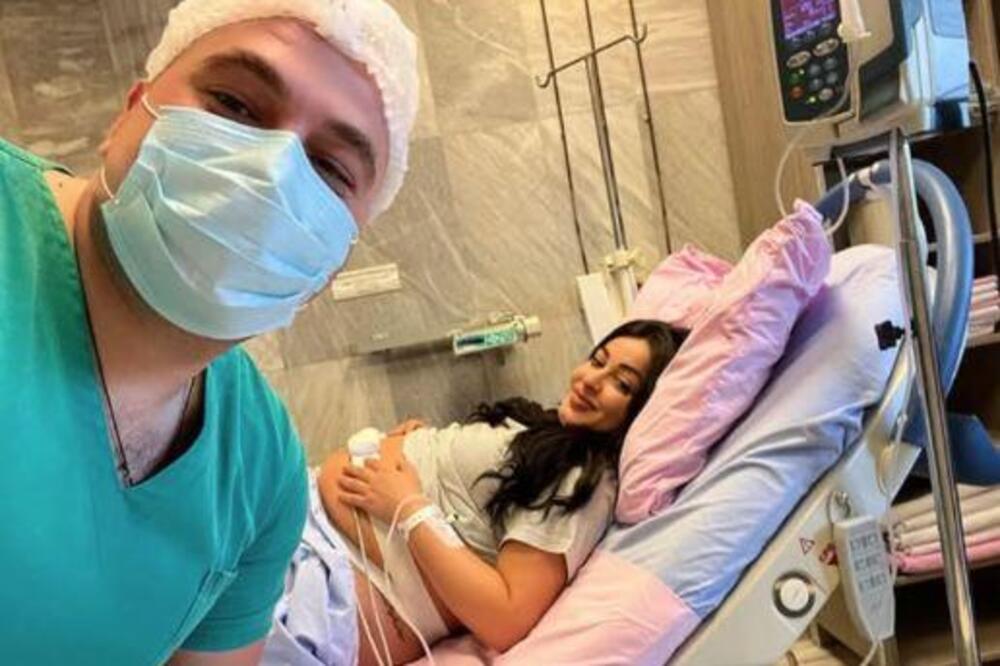 Čestitamo: Porodila se naša poznata pevačica, evo kako joj se zove sin