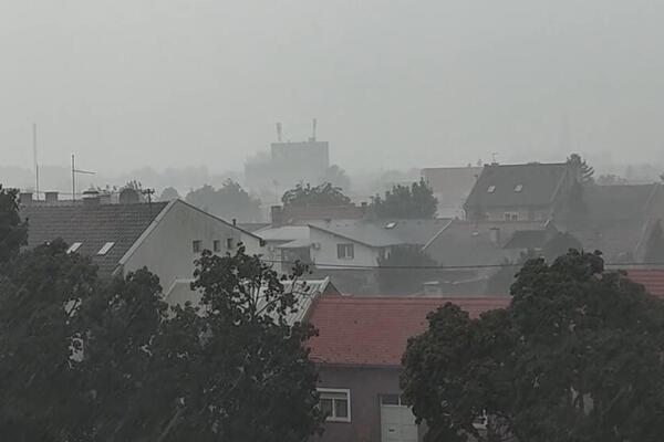 "Nebo se otvorilo": Strašno nevreme pogodilo Hrvatsku, poplavljena dvorišta, grad bije na sve strane! (VIDEO)