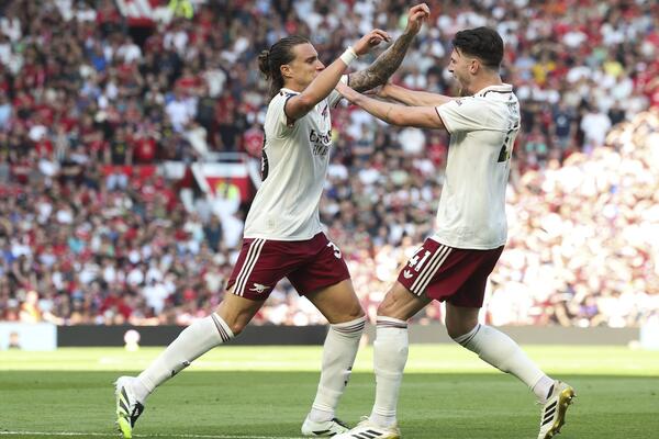 Arsenal nije blistao, ali je srušio Junajted!