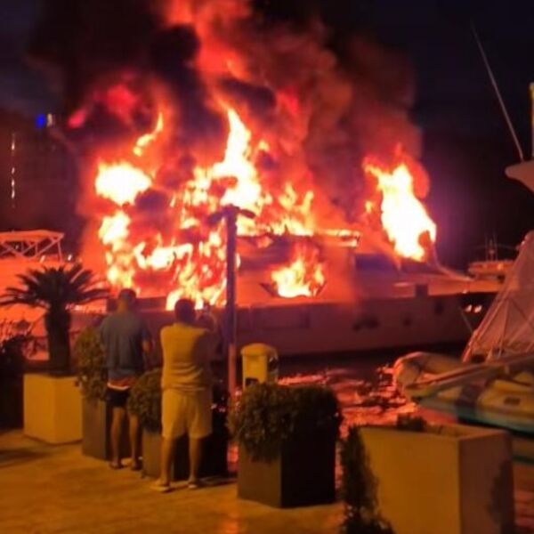 VLASNIK SE NALAZIO U JAHTI KAD JE PLANULA! Oglasio se MUP Crne Gore nakon što je izgorela jahta poznatog biznismena