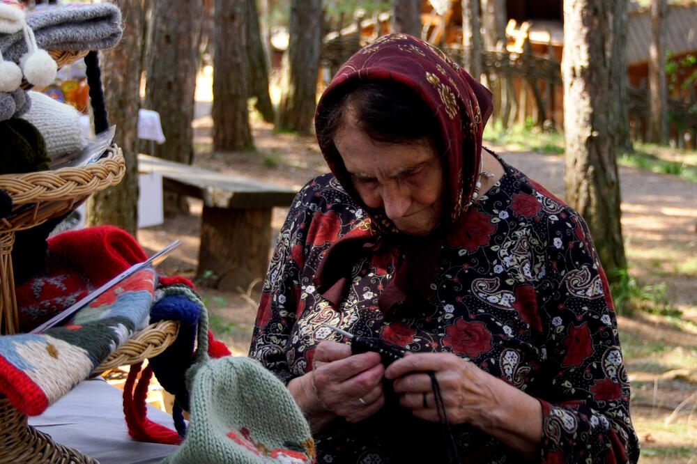 "Čarape koje su plele bakice sa Zlatibora nosimo u Češku": Jedinstven vašar u starom srpskom selu oduševio strance!