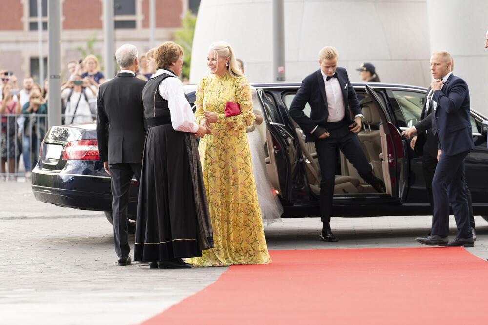 Na lepoti bi mu i Apolon zavideo, ali u duši je gori i od SOTONE! O ovom princu svet bruji, a kad čujete zašto...