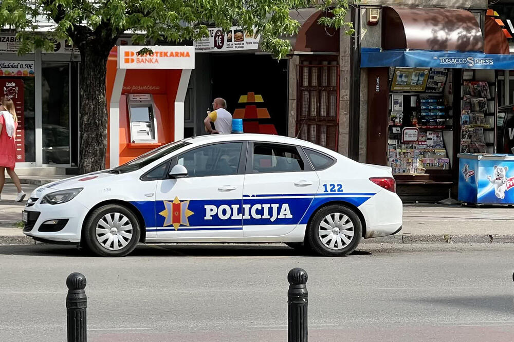 Upucana devojka u Budvi: Dok se vozila na motoru, pogodio je metak