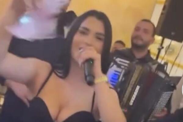 Srbi se krste koliko para je uzela za nekoliko sekundi: Bujno poprsje samo što ne pukne, a novčanice lete