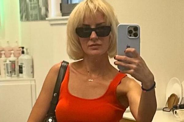 ŽURAJA MOŽE DA PROČNE! Milena (38) izašla sa bliznakinjama iz porodilišta - pogledajte vi samo OVAJ PRIZOR