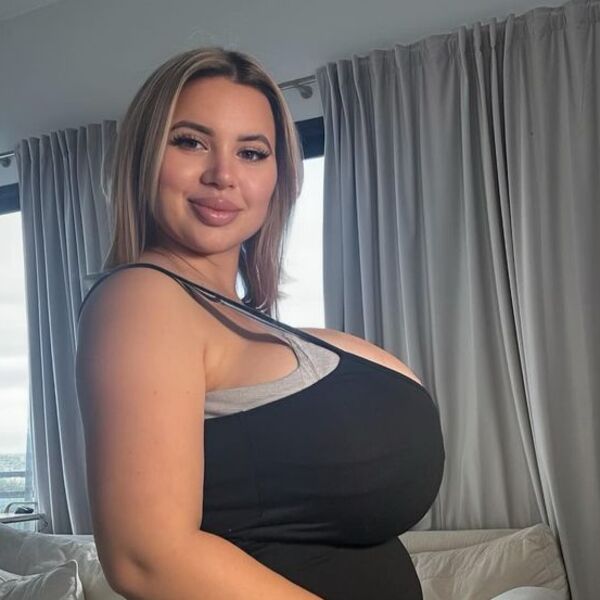 DA SE ČOVEK PREKRSTI! Transrodne partnerke ČEKAJU BEBU - jedna zarađuje na sajtu za odrasle, a druga... ŠOK