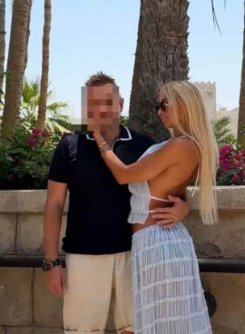 Ovoga puta ipak je objavila fotografije sa njim iz Dubaija, 