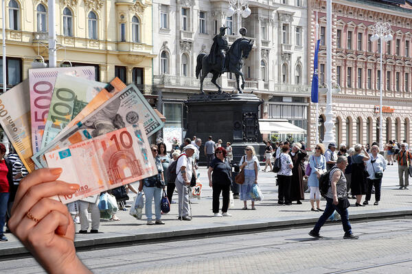 Devojka snimala do detalja kako izgleda posao sezonca u Hrvatskoj: Evo šta je sve odrađivala za 12 sati smene!