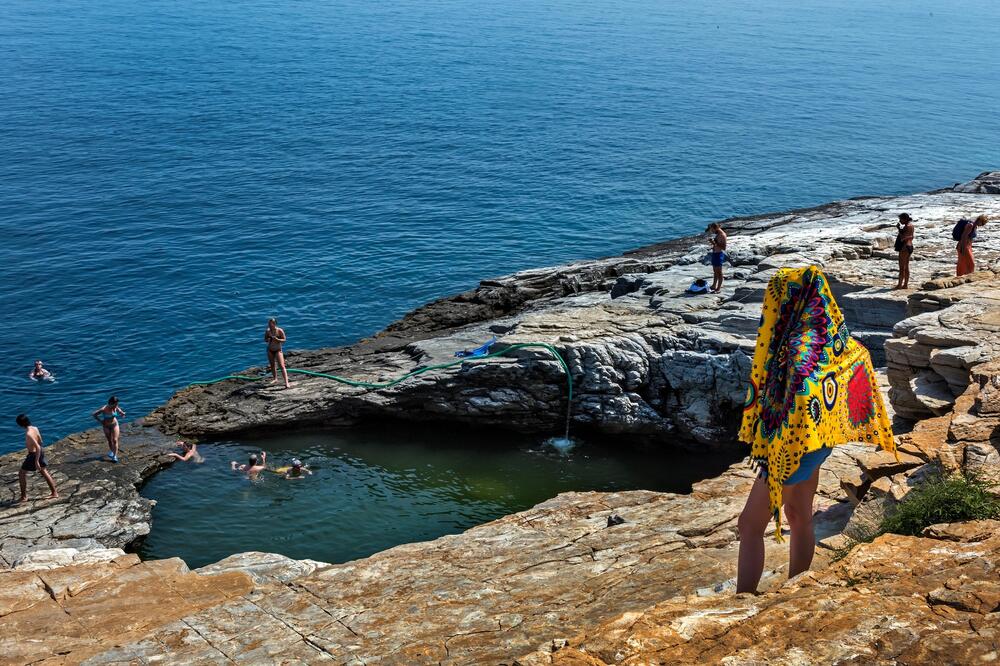 SRPKINJA BESNA KAO RIS NAKON LETOVANJA NA TASOSU: Deru na svakom koraku, bezobrazni, a pčele nas jurile 10 dana!