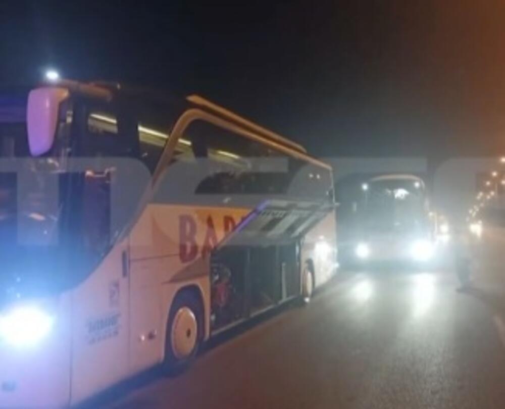 Kamenovan autobus sa srpskim turistima u Grčkoj: Letelo kamenje, staklo je smrskano, ima povređenih! (VIDEO)