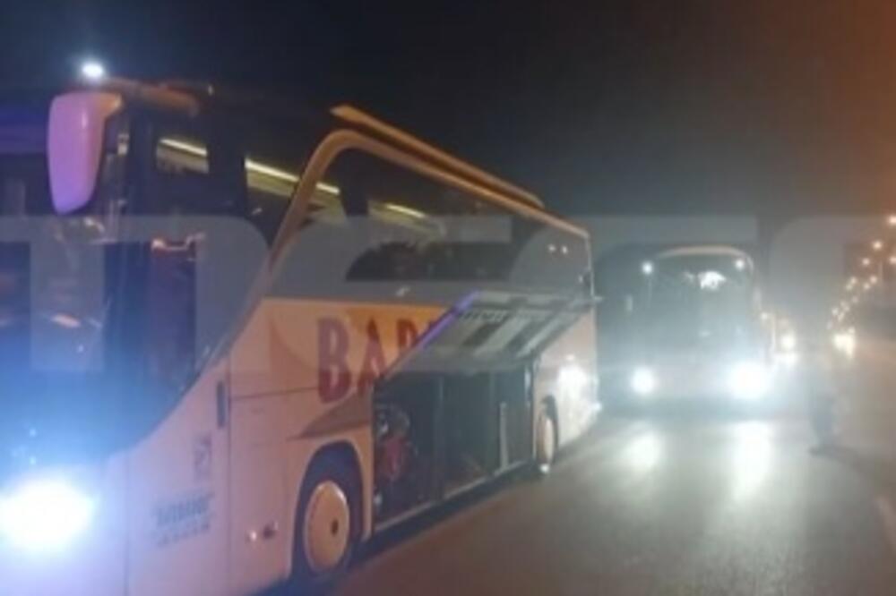Kamenovan autobus sa srpskim turistima u Grčkoj: Letelo kamenje, staklo je smrskano, ima povređenih! (VIDEO)