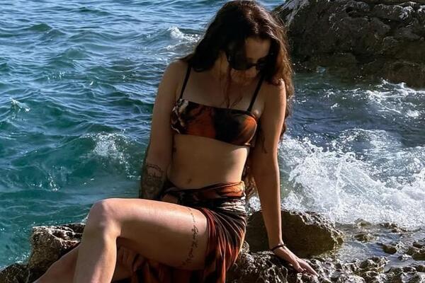 Ova žena zna kako se živi: Fotke sa jahte oduzimaju dah, ne zna se s koje strane je bolja, ovakva se jednom viđa