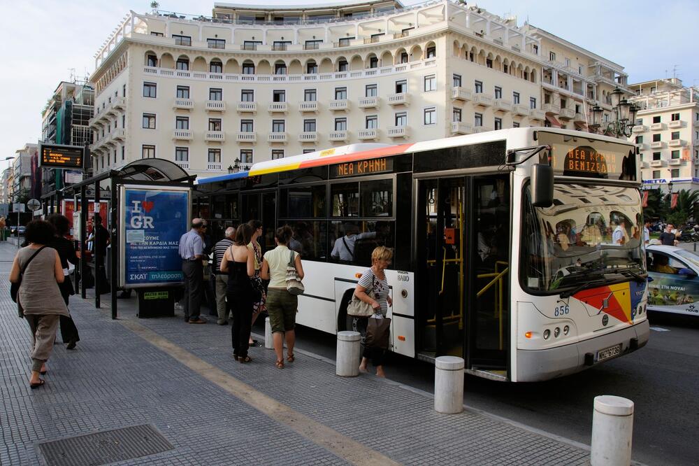 "Žena ima četiri zlatna zuba, a čovek..." Srbi upozoravaju na crni audi u Grčkoj, radi se o prevari, nasilni su!