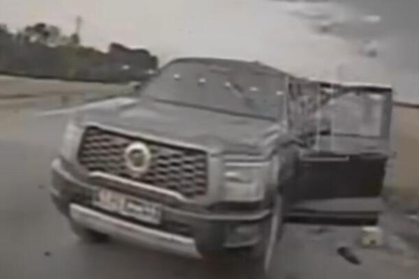 Ovo je momenat kada je napadnutno vozilo Putinovog generala! Isplivao jeziv snimak - ostao bez ruke i noge! (VIDEO)