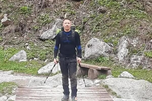 Ovo je Luka koji je poginuo pokušavajući da spasi Nataliju na 6.900 metara! Njegovo telo i dalje stoji tamo! (FOTO)